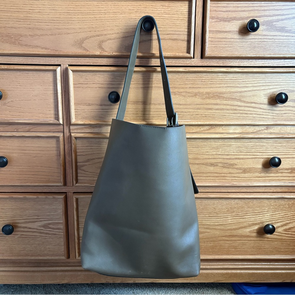 Madewell aged olive XL bucket tote - Picture 13 of 15